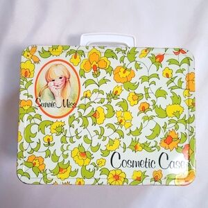 Sunnie Miss VTG Cosmetics Case Metal Lunchbox Style 1970's w/ Brush